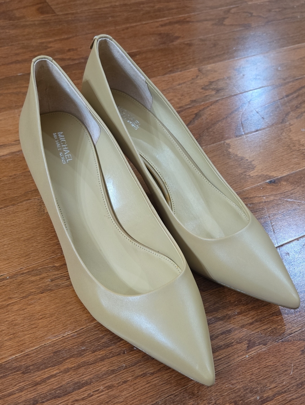 Michael Kors Dorothy Flex Pump, Women's Leather Pointed Toe 2.5" Heel Size 9.5